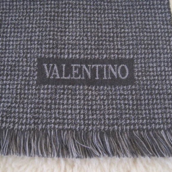Authentic Valentino Men's Wool Scarf - Picture 3 of 5